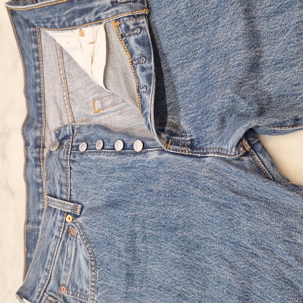 Levi's 501 Button Fly Blue Straight Leg Jeans Iconic Style 34 X 30 Medium‎ Wash - Picture 4 of 9